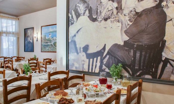 23€ για ένα πλήρες μενού 2 ατόμων με ελεύθερη επιλογή από τον κατάλογο, στην ταβέρνα "Αρσένης" στο Παλαιο Φάληρο